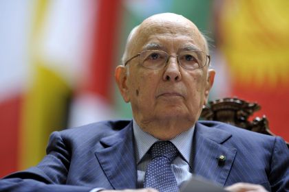 Scopri di più sull'articolo Napolitano blinda la dittatura dell’emergenza. Ci hanno impoverito per comandarci meglio.