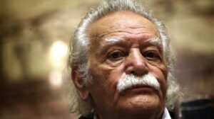 manolis glezos arxeiou